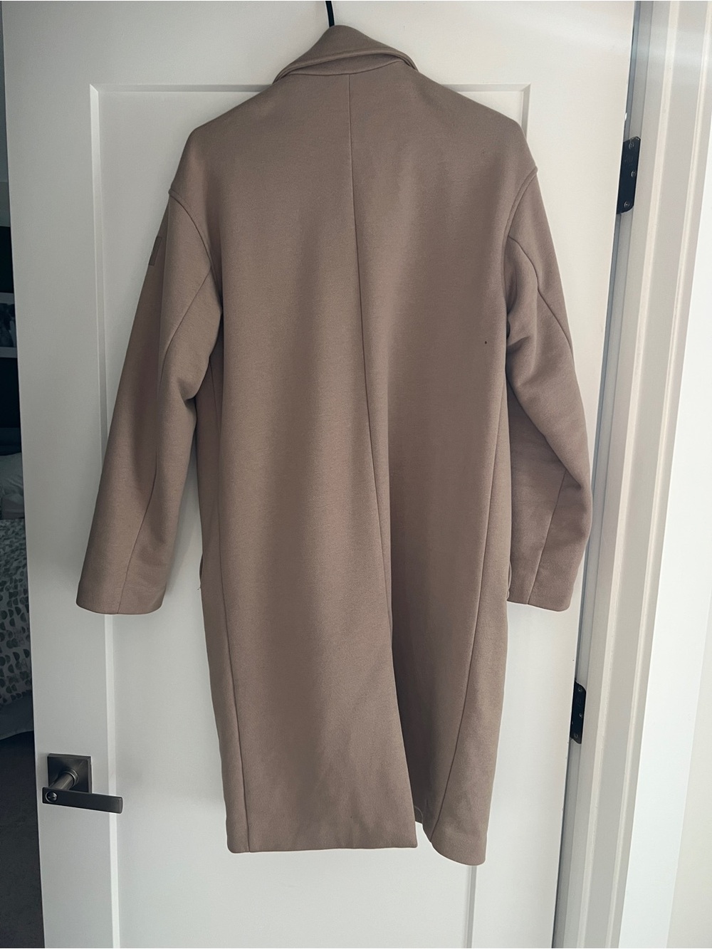 ALO Yoga Taupe VIP trench coat - Picture 3 of 5